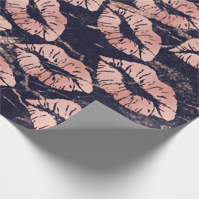 Glass Kiss Lips Makeup Rosa Rose Gold Marmor Geschenkpapier (Ecke)