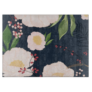 Glasschneiden weißer Blume auf dunkelblau Schneidebrett