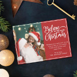 Glaube an die Weihnachtsmagie 2 Fotos rot Feiertagskarte<br><div class="desc">Moderne Urlaubskarte mit einem Ihrer Lieblingssendungen der Weihnachtsfamilie auf den links,  ergänzt durch den Zusatz "Glaube an die Magie der Weihnachtszeit" auf der rechten Seite über einem festlichen roten Hintergrund,  anpassbar mit Ihrer eigenen Begrüßungsbotschaft. Sie können ein weiteres Bild auf der Rückseite der Karte hochladen.</div>