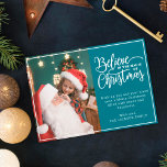 Glaube an Weihnachtsmagie 2 Fotos aquamarin Feiertagskarte<br><div class="desc">Moderne Urlaubskarte mit einem Ihrer Lieblingssendungen der Weihnachtsfamilie auf den links,  ergänzt durch die Worte "Glaube an den Zauber der Weihnachtszeit" auf der rechten Seite über einem modernen aquamarinen Hintergrund,  anpassbar mit Ihrer eigenen Begrüßungsbotschaft. Sie können ein weiteres Bild auf der Rückseite der Karte hochladen.</div>