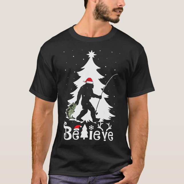 Glaube Bigfoot Fischen Weihnachten T-Shirt (Vorderseite)