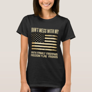 Glaube Familie Schusswaffen Dom Flagge Freunde Ame T-Shirt