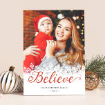 Glaube Script Snowflakes Overlay Weihnachts-Foto Feiertagskarte<br><div class="desc">Diese wunderschön gestaltete Karte ist eine Feier der Magie der Saison, mit einem anmutigen "Glaube"-Drehbuch, das zart mit Schneeflocken verwoben ist, die Ihr Foto überlagern. Diese Karte steht auch als digitaler Download zur Verfügung, sodass Sie sie einfach auf Zuhause ausdrucken oder mit Ihren Freunden und Verwandten über Social Media oder...</div>