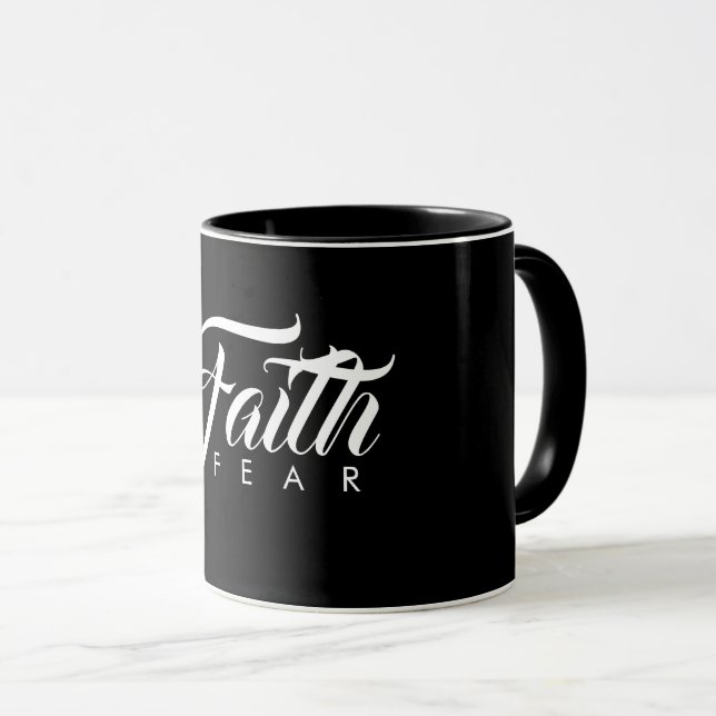 Glaube über Angst schwarz Tasse (VorderseiteRechts)