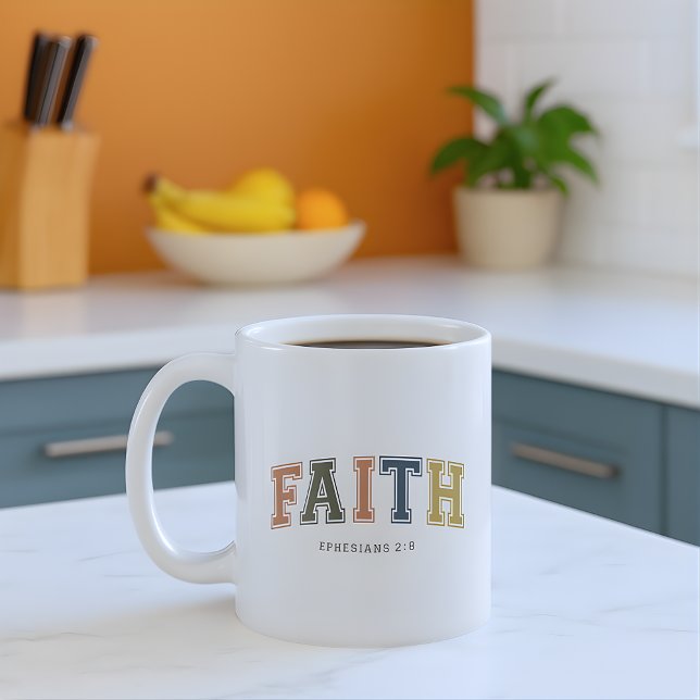 Glaube Varsity Style Text Epheser 2:18 Kaffeetasse (Von Creator hochgeladen)