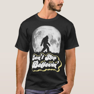 Glaube weiter an Bigfoot Retro Vollmond & Bäume T-Shirt