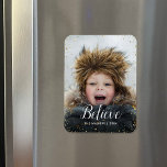 glauben | Glitz Imitats Glitzer Foto Overlay Magnet<br><div class="desc">Maßgeschneiderte Foto Magnete mit einer einfachen Vorlage zur Anpassung. Dieses schicke, moderne Design hat ein Imitat Glitzer Konfetti-Rand und stilvolle Kalligraphie-Text. In der Formulierung steht "Glauben". Personalisieren Sie es mit Ihren Fotos und fügen Sie Ihren Familiennamen und das Jahr hinzu. Verwenden Sie die Designwerkzeuge, um den Text zu bearbeiten, mehr...</div>
