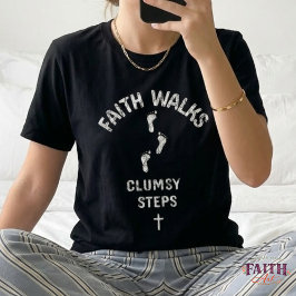 Glauben schreitet voran, stolpernde Schritte – Lus Tri-Blend Shirt