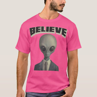 Glauben Sie Alien im Anzug für Ufo Buffs Martian H T-Shirt