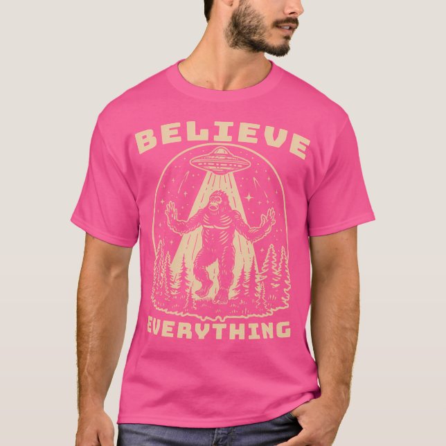 Glauben Sie alles - von Ufo entführte Bigfoot T-Shirt (Vorderseite)