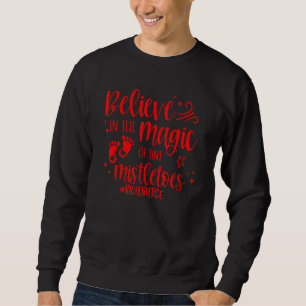 Glauben Sie an den Zauber der winzigen Mistletos N Sweatshirt