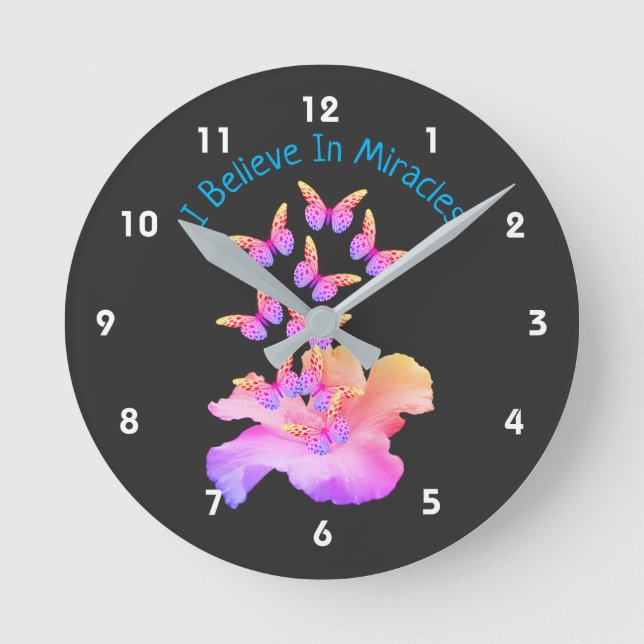 Glauben Sie an Wunder Hibiskus Blume Schmetterling Runde Wanduhr (Vorderseite)