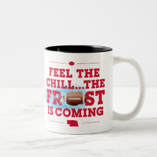 Glauben Sie, dass das kalte… das Frost kommt Zweifarbige Tasse