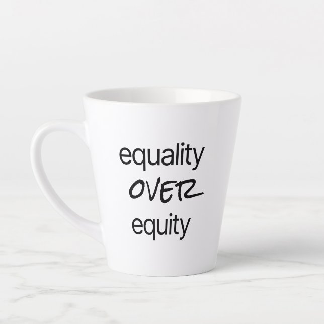 Gleichheit gegenüber dem Kapital Latte Tasse (Links)