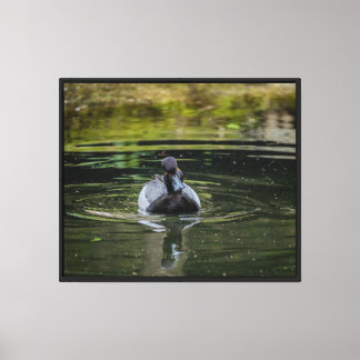 Gleiten durch das grüne Stretched Canvas Print Leinwanddruck