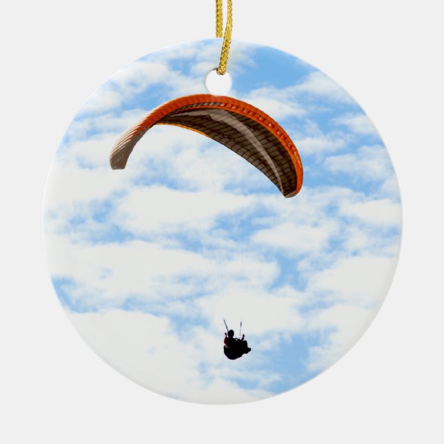Gleitschirmfliegen in den Wolken Keramik Ornament (Vorne)