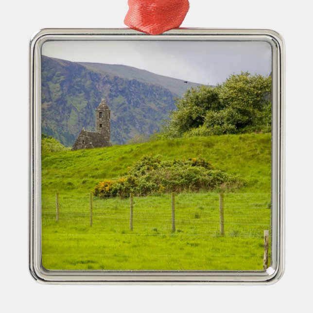 Glendalough, Irland. Glendalough ist Ornament Aus Metall (Vorne)