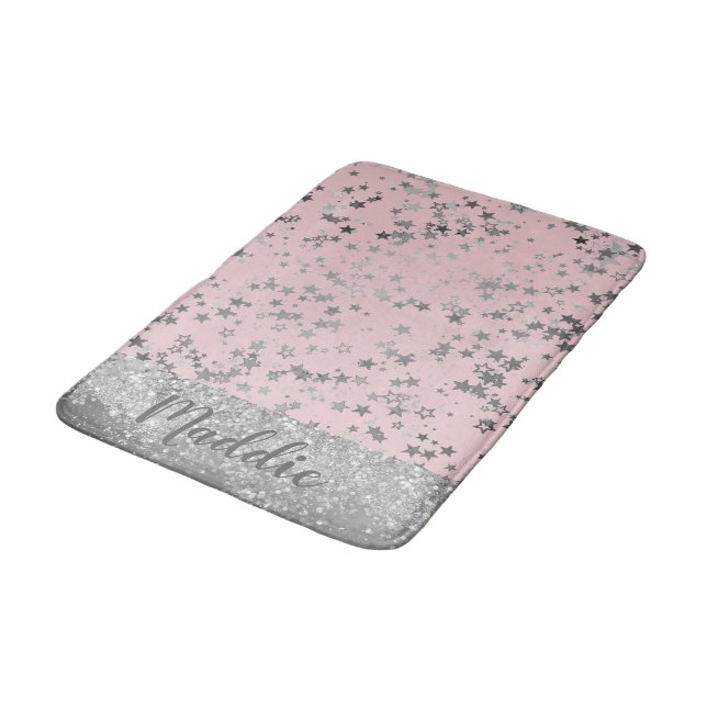 Glitterie Silberstars auf rosa Personalisiert Badematte (Schrägansicht)