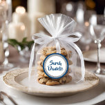 Glittery Bat Mitzvah Navy Blau und Silver Gevor Runder Aufkleber<br><div class="desc">Dieses trendige Design zeichnet sich durch glänzende Imitate Glitzer auf einem soliden Hintergrund aus. Verwenden Sie das Vorlagenformular,  um Ihre eigenen Informationen hinzuzufügen. Die Funktion "Anpassen" kann verwendet werden,  um den Stil,  die Farbe und das Layout des Schriftartes zu ändern.</div>
