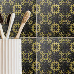 Glittery Black Imitats Gold Metallic Damask Muster Fliese<br><div class="desc">Elegantes dekoratives Fliesendesign mit goldfarbenem,  metallischem Damastmuster auf schwarzem Glitzer-Hintergrund.</div>