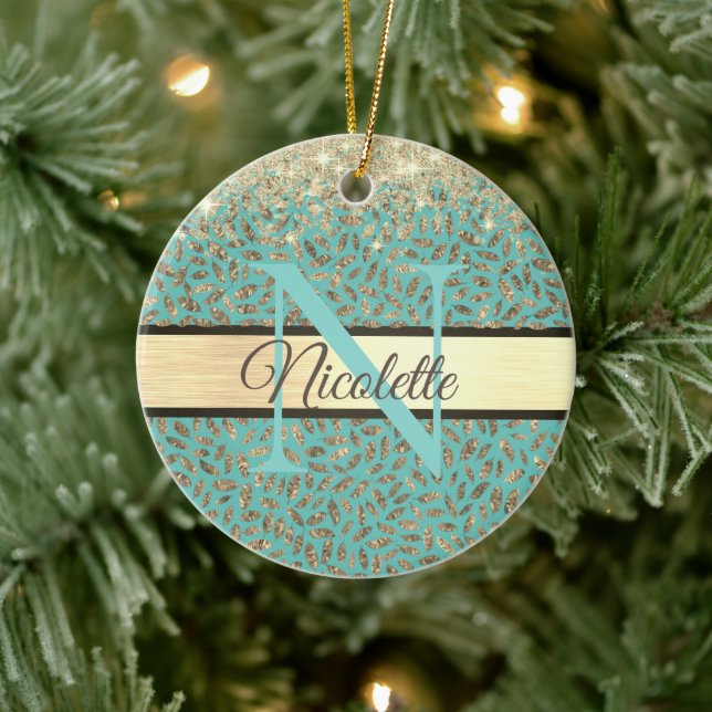 Glittery Gold Feathers Monogram Keramik Ornament (Baum)
