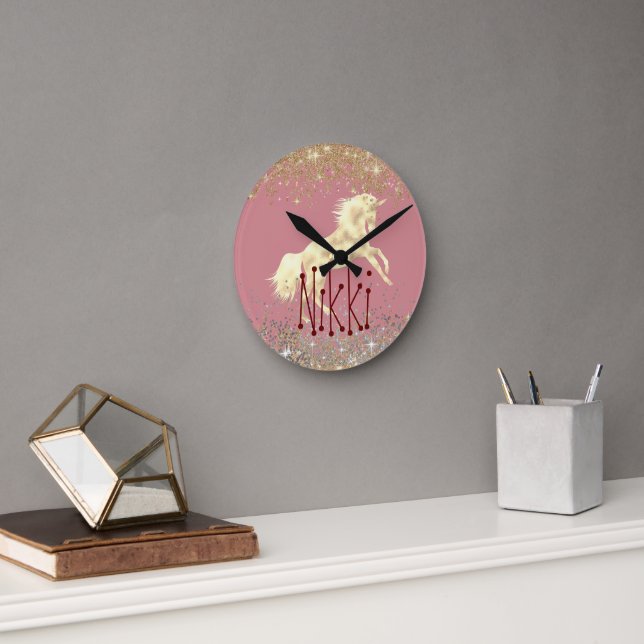 Glittery Gold Unicoron auf Pino Personalisiert Runde Wanduhr (Büro)