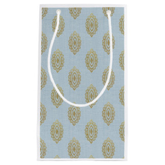 Glittery Ikat Medallion - Sky Blue & Gold Kleine Geschenktüte