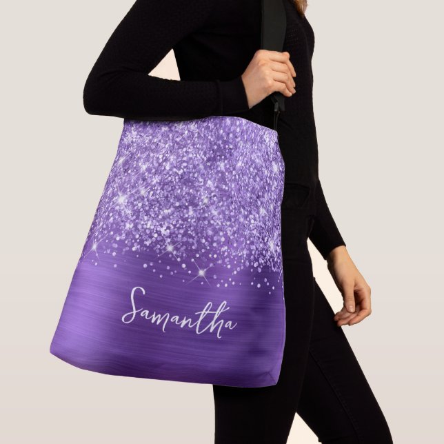 Glittery Lila Amethyst Glam Name Tragetaschen Mit Langen Trägern (Von Nahem)