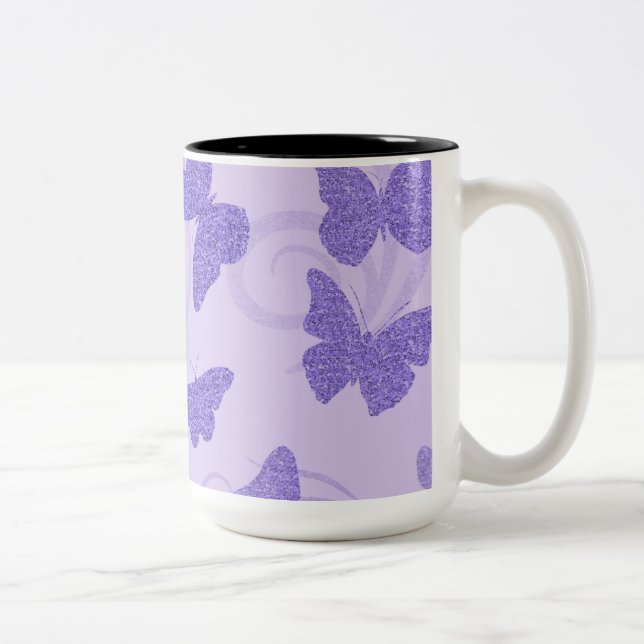 Glittery Lilac Butterflies Zweifarbige Tasse (Rechts)