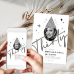 Glitzer 30. Geburtstag Einladung mit Foto<br><div class="desc">30. Geburtstag Einladungen mit einem Foto bedeckt Geburtstag silbernen Glitzer Hut.</div>