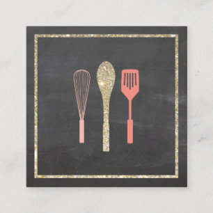 Glitzer Spoon Whisk Spatula auf der Tafel Quadratische Visitenkarte