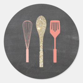 Glitzer Spoon Whisk Spatula auf der Tafel Runder Aufkleber