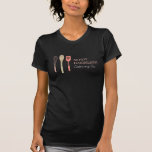 Glitzer Spoon Whisk Spatula Bäckerei Catering Logo T-Shirt<br><div class="desc">Koordiniert bis 12.01 Uhr den Glitzer Spoon Whisk Spatula Bäckerei Catering Logo Business Card Template. Ein Trio mit gemeinsamen Küchenutensilien zusammen mit Ihrem Namen oder Firmennamen macht das perfekte Logo auf diesem personalisierten T - Shirt für eine Catering-Firma, Bäckerei, Restaurant, persönlichen Koch, Backwaren, Lebensmittelständer oder jedes Lebensmittelgeschäft. Der Löffel ist...</div>