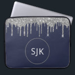 Glitzer Tropfen Navy Blue Silver Girl Mit Monogram Laptopschutzhülle<br><div class="desc">Luxuriöse Silver und Navy Blue Imitats Glitzer und Sparkle Elegant Mit Monogramm Initials Case. Dieser Fall kann so angepasst werden,  dass er Ihren Anfangs- und Vornamen enthält.</div>