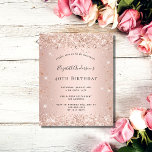 Glitzer zum Geburtstag der Rose<br><div class="desc">Für eine elegante 40. Geburtstagsfeier (oder jedes Alter). Eine Rose Gold Imitate metallisch aussehend Hintergrund. Dekoriert mit Rose Gold Imitat Glitzer. Personalisieren und fügen Sie einen Namen und Party-Details hinzu. Der Name wird mit einem handgeschriebenen Stilskript geschrieben. Zurück: Social Media Icons, fügen Sie Ihren eigenen QR-Code zu einem Konto oder...</div>