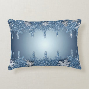 Glitzernder blauer Schneeflockenrahmen mit Eiszapf Dekokissen