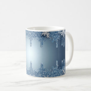 Glitzernder blauer Schneeflockenrahmen mit Eiszapf Kaffeetasse
