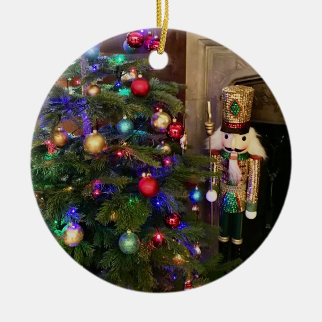 Glitzerndes Nussknacker-Soldat und Weihnachtsbaum Keramik Ornament (Vorne)