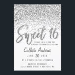 Glitzy White Silver Scattered Glitzer Sweet 16 Einladung<br><div class="desc">Dieses einzigartige und hübsche Sweet 16-Einladungs-Design besticht durch Imitats, die mit funkelnd silber-Präzision bedruckt sind und handgeschriebene Pinselstriche sowie verstreuten Glitzer in einem allfarbigen Farbverlauf auf weißem Hintergrund aufweisen. Auf der Rückseite sieht man einen großen Chic, Glitzer Nummer 16. Dieses elegante, stilvolle und künstlerische Design ist perfekt für das moderne...</div>