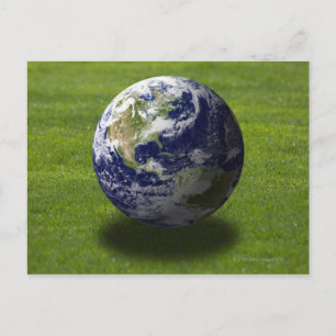 Globe auf Rasen 4 Postkarte