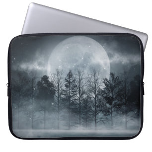 Gloomy Dark Forest: Moonlit Scene Laptopschutzhülle