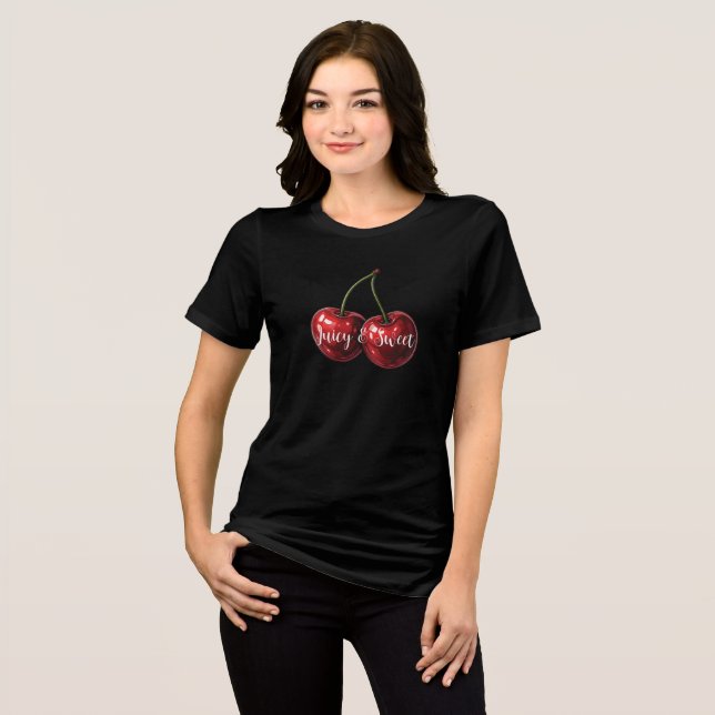 Glossy Red Cherries Retro Glam "Juicy & Sweet" Tri-Blend Shirt (Vorderseite voll)