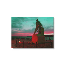 GLOUCESTER-FISCHER-STATUE EINGEWICKELT