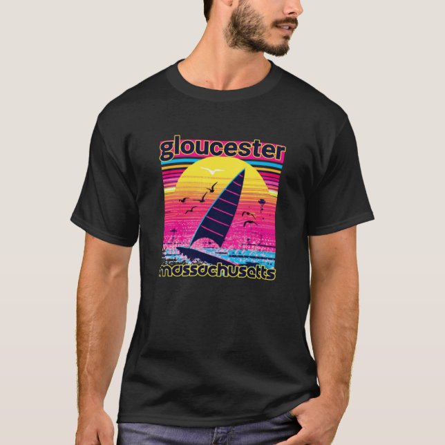 Gloucester Retro 80s Style Souvenir Beach T-Shirt (Vorderseite)