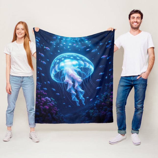 Glowing Giant Phantom Jellyfish in Ocean Depths Fleecedecke (Beispiel)