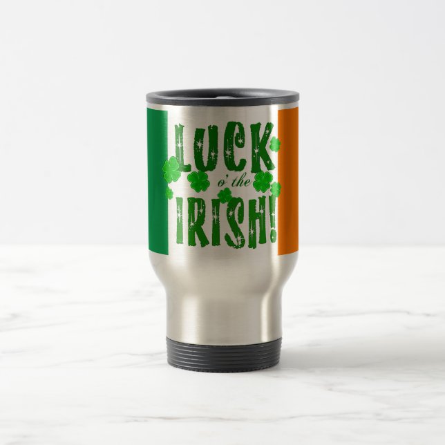 Glück bei der Tasse des irischen grünen Orangen We (Mittel)