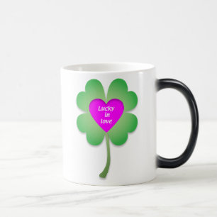 Glück in der Tasse der Liebe
