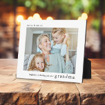 Glück... ist, dich als Oma-Foto zu haben. Fotoplatte<br><div class="desc">Lass deiner Oma,  wie viel Glück sie deinem Leben mit dieser bezaubernden Sake-Foto-Plakette bringt. Text liest - Glück ist,  Sie als GRANDMA und Name/s. Laden Sie einfach Ihr Lieblingsfoto hoch und passen Sie den Text an.</div>