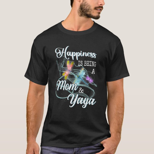 Glück ist eine Mama & Yaya Dragonfly Mutter. T-Shirt (Vorderseite)