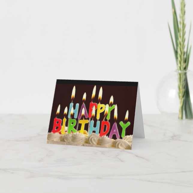 GLÜCKLICH GEBURTSTAG! Kerzen liegen auf dem Kuchen Karte (Vorderseite)